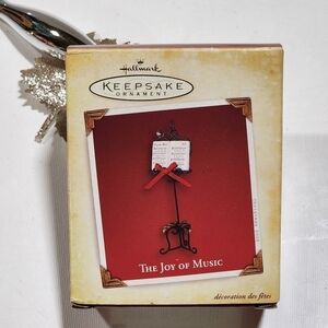 Hallmark 2005 The Joy of Music Stand with Bird ornament